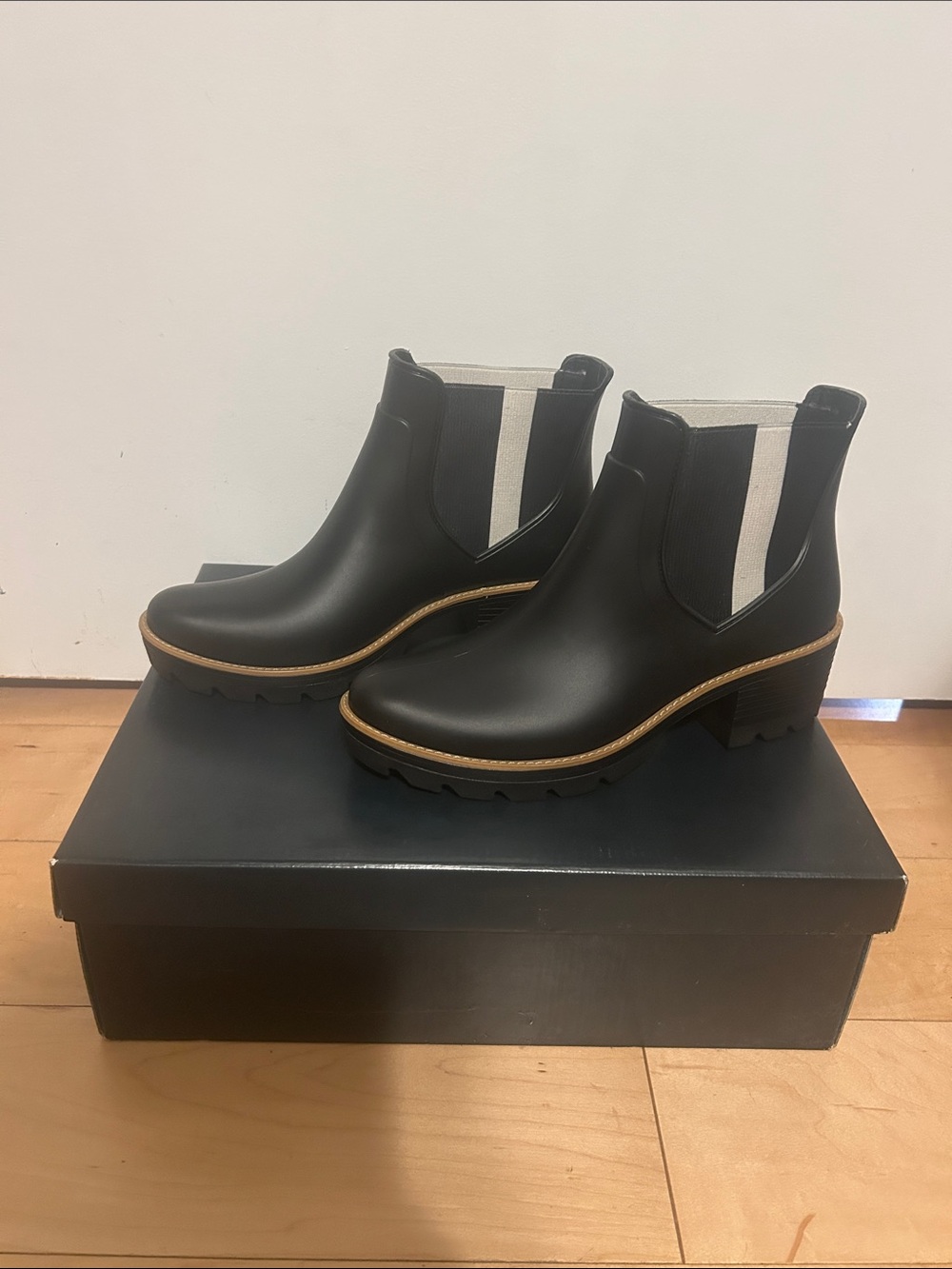 Bernardo Paxton Racer Rain boots size 7.